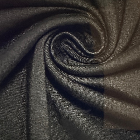 Coach Statement long sleeve T shirt Black and Gold 🆕 - Picture 3 of 4